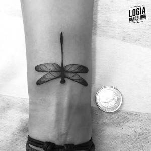 Tatuajes pequeños originales - Libelula - Logia Barcelona 